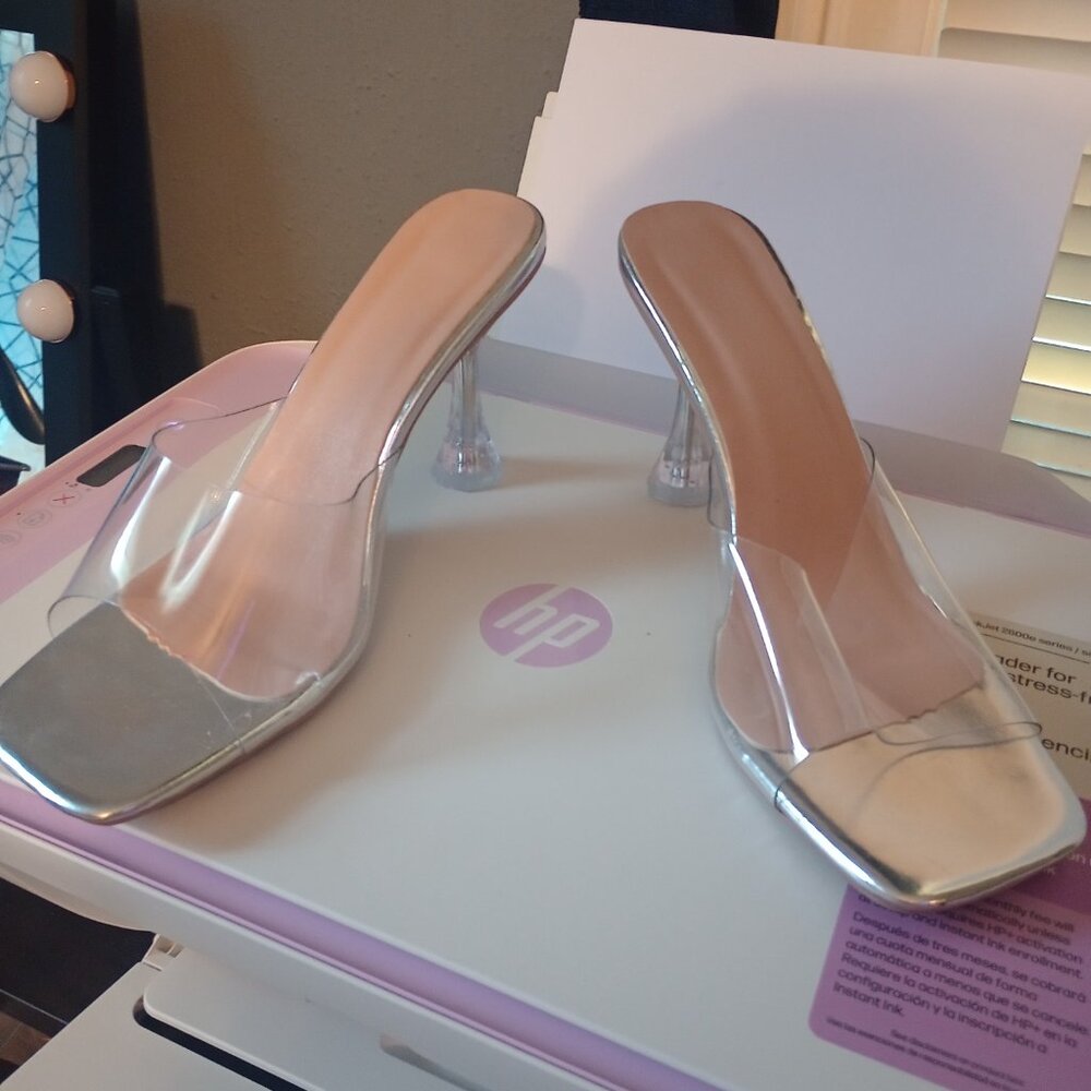 Heels - Picture 3 of 4